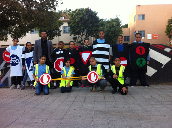 بالصور: فعاليات الحذر على الطرقات في مدرسة الزهراء الابتدائية بيافا 